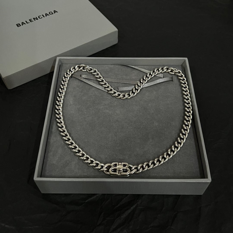 Ba*len*cia*ga necklaces